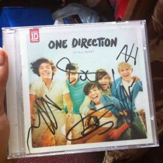 One Direction What Makes You Beautiful CD SIGNED BY ONE DIRECTION