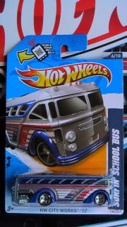 HOT WHEELS 2012 SURFIN SCHOOL BUS CITY WORKS NEW RARE VHTF US CARD IN